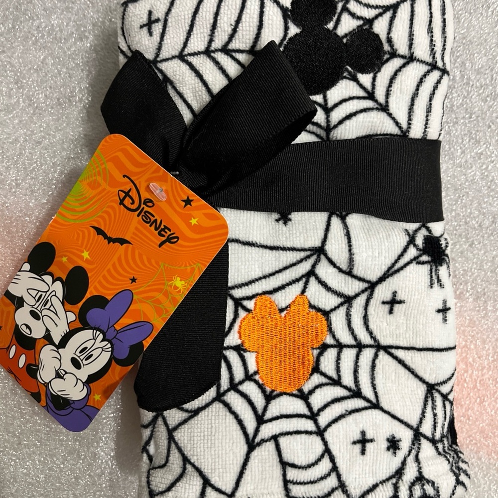 Disney Halloween Mickey and Minnie Spider Web Blanket